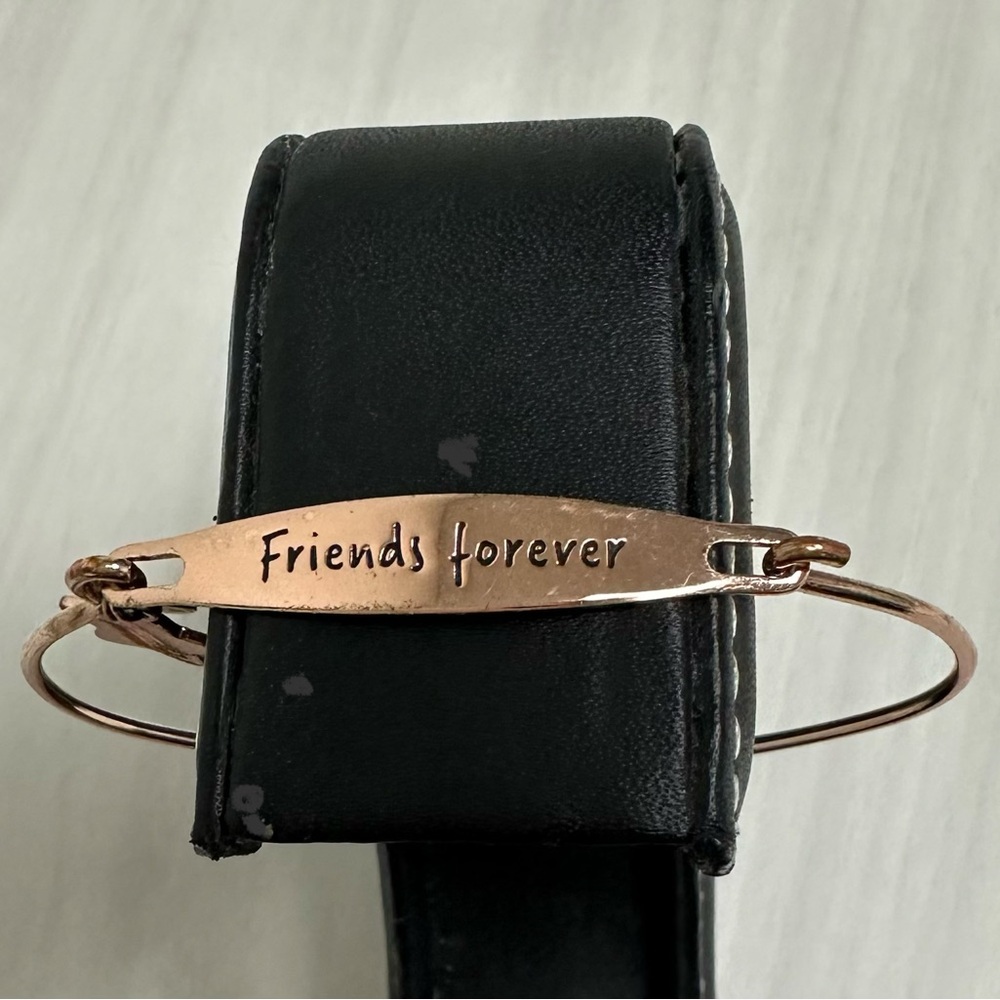 Chic Rose Gold Tone Bracelet Bundle - 7 in total (one being a Chamilia) - Picture 15 of 16